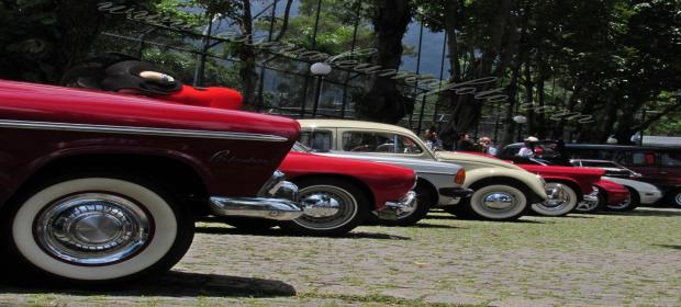 Exposição de carros antigos marca aniversário de Salvador